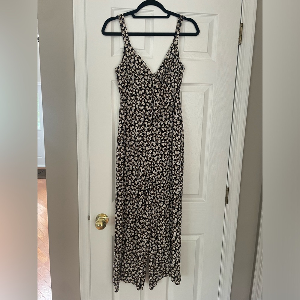 All in Favor flowered jumpsuit - size small. Great condition!
